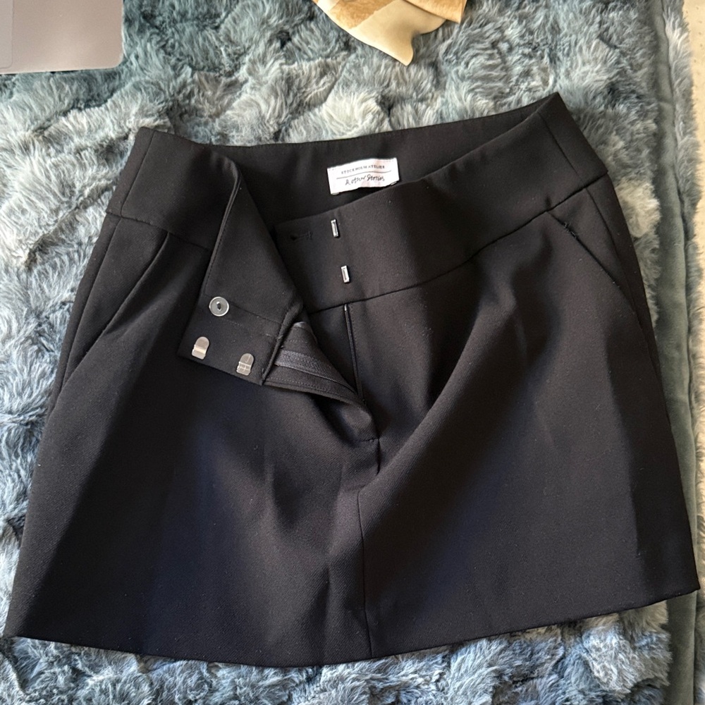Chic Black Mini Skirt